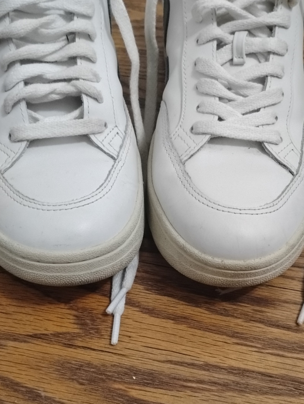 Veja -12 Leather Low Top Sneaker W9 - Picture 4 of 12